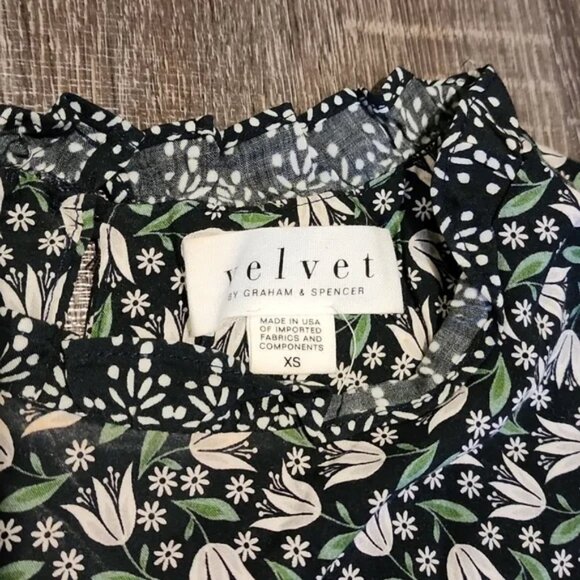 🍁 Velvet by Graham & Spencer floral sleeveless Blouse 🍁 - Picture 2 of 5